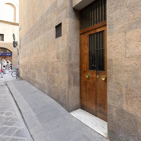 Luxury Pontevecchio 5 Stars Апартаменты *
